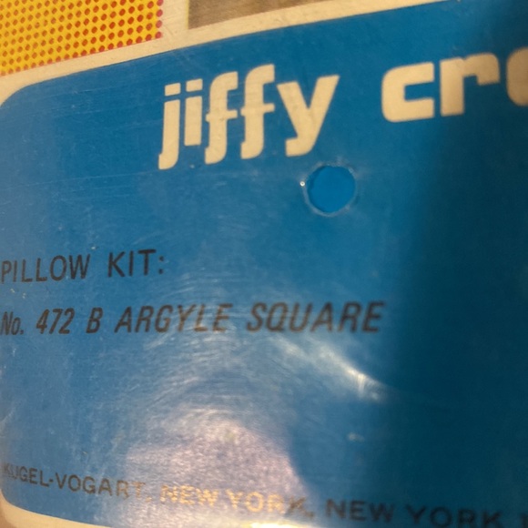 Crewel Creative Stitchery Jiffy Cross Stitch Pillow Kit No 472B Argyle Square - Picture 4 of 5